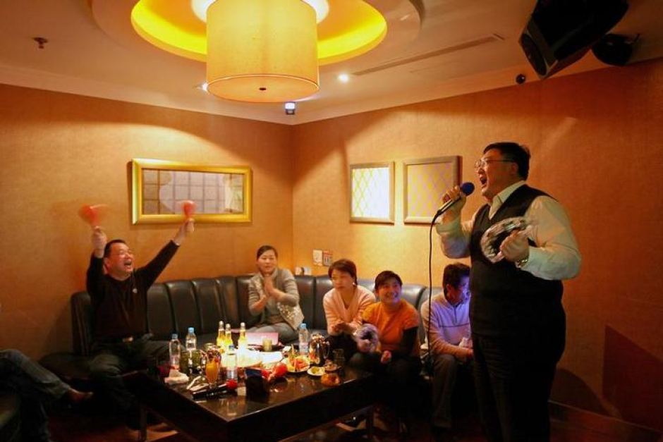 Vén màn dịch vụ sung sướng núp bóng quán karaoke ở Trung Quốc Các cô