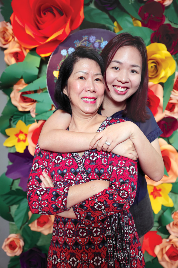 2 mẹ con Nguyễn Ánh Hồng - Võ Ngọc Ý Vân. Ảnh: Doanh nhân Sài Gòn