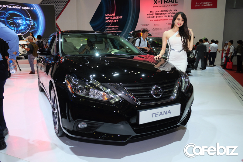  Compitiendo con el Toyota Camry y el Mazda 6, Nissan lanzó el sedán Teana D-class 2016 con un precio de 1490 millones de VND.