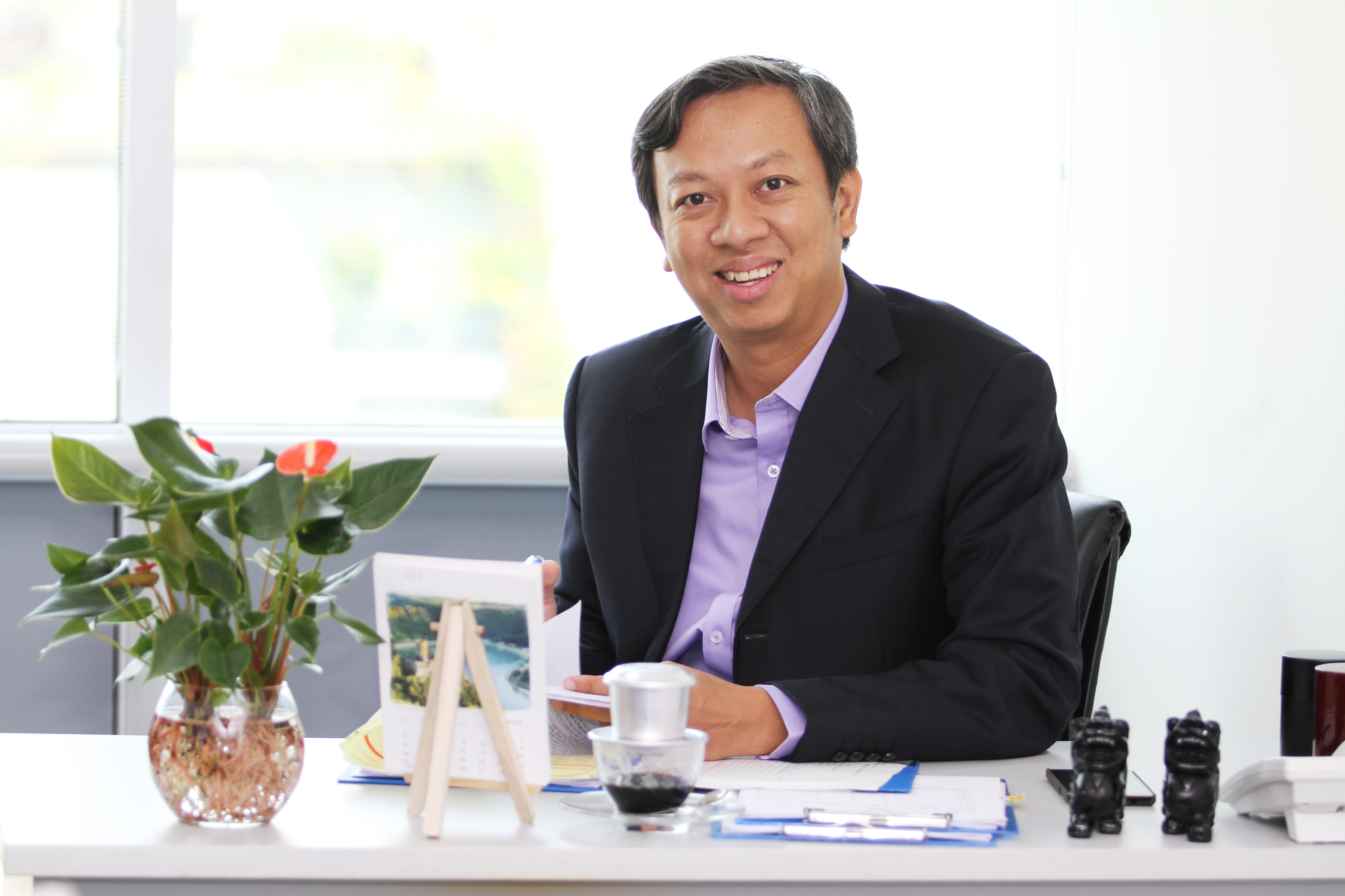 Ông Phạm Đình Nguyên chia sẻ cùng CafeBiz. Ảnh: NT.