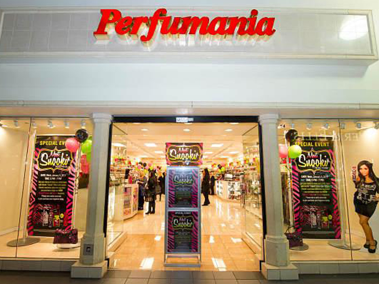 Perfumania cắt quan hệ làm ăn với ông Trump từ tháng 7/2015, gần đây công ty nhập lại nước hoa của Donald Trump, như mùi Empire by Trump và Success by Trump. Công ty cũng bán nước hoa của Ivanka Trump