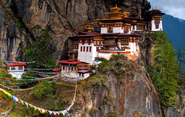 
Đất nước Bhutan thanh bình, trong trẻo và mang trong mình nhiều bí mật hấp dẫn.
