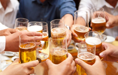 
Việt Nam đứng thứ 2 về tỷ lệ uống rượu bia ở Đông Nam Á, đứng thứ 10 ở châu Á và đứng thứ 29 trên thế giới. (Ảnh minh họa)
