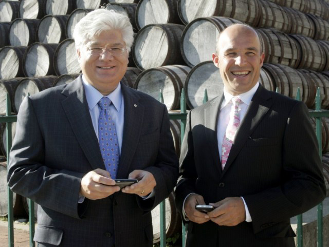 
2 CEO nổi tiếng của BlackBerry vào cuối thập niên 2000, Mike Lazaridis và Jim Balsillie.
