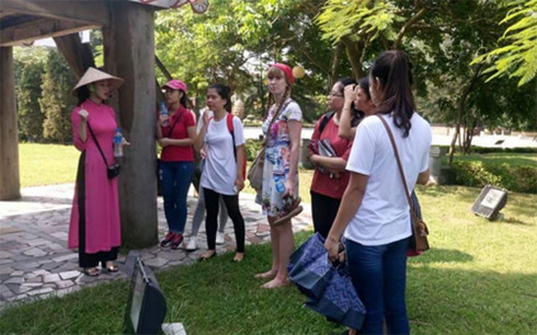  Sinh viên Mỹ có nhiều trải nghiệm về văn hóa - xã hội Việt Nam trong những chương trình giao lưu (Ảnh: Ban tổ chức) 