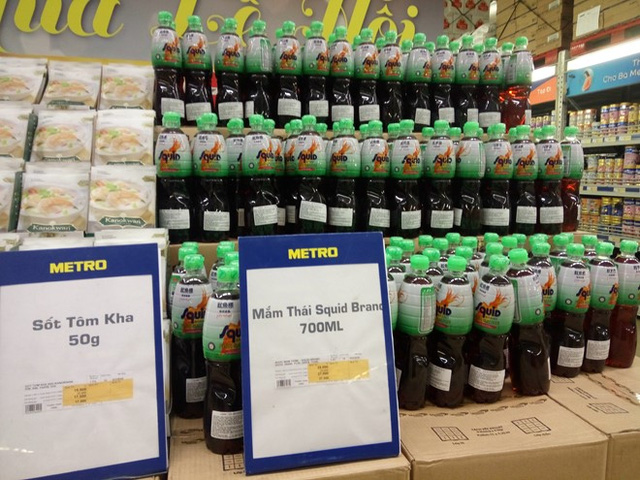 Nước mắm Thái bày bán ở Metro Hà Đông - Ảnh: Kiều Linh