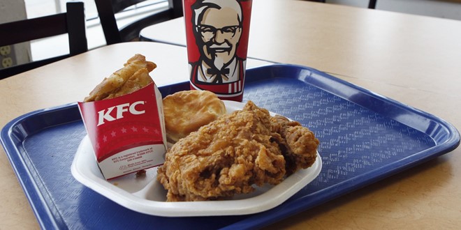Harland David Sanders, người sáng lập ra chuỗi cửa hàng KFC, đã từ thiện toàn bộ tài sản sau khi qua đời. Ảnh: AP