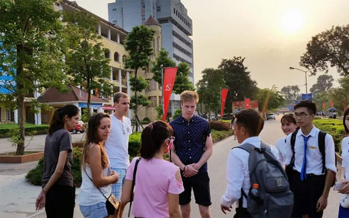 
​ Sinh viên Việt Nam có cơ hội giao lưu với các bạn nước ngoài từ những chương trình hợp tác (Ảnh: Ban tổ chức)
