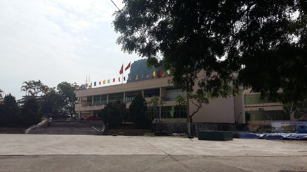 Cung Văn hóa thiếu nhi tỉnh Quảng Ninh, tại phường Bạch Đằng - nơi dự kiến đặt trụ sở mới của Thành ủy, HĐND, UBND thành phố Hạ Long .
