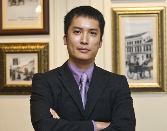 Có kẻ đang bán mình để hại .....