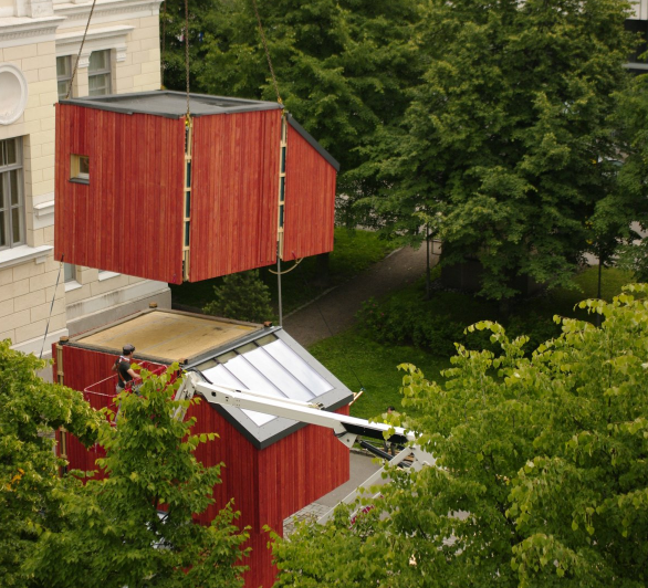 Sinh viên Phần Lan dựng nhà 3 tầng chỉ trong 24 giờ, chi phí 15.000 USD - Ảnh 11.