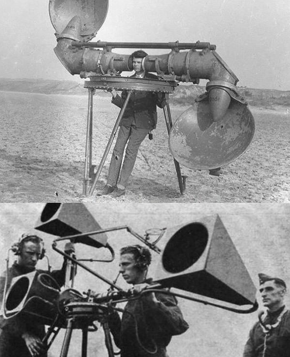 
Nghề nghe tiếng máy bay địch xuất hiện trong thời chiến. Khi chưa khám phá ra radar, quân đội cần người kết hợp với thiết bị hội tụ âm thanh để phát hiện tiếng động.
