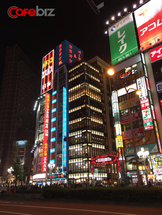 
Các quán karaoke tại Kabukicho - một trong những khu vực ăn chơi sôi động nhất thủ đô Tokyo. Ảnh: Ngọc Thanh
