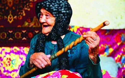 Năm mới, học ngay bí quyết sống vui khỏe, an lạc của cụ bà 132 tuổi: Sống không giận, không hờn, không oán trách