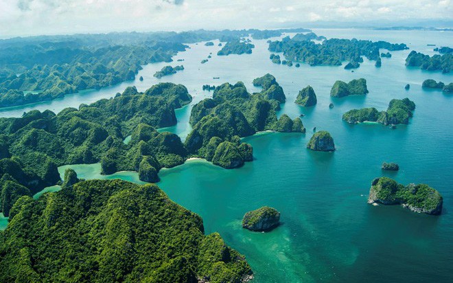 Hướng tới mục tiêu 30 triệu khách vào năm 2030, Quảng Ninh khai trương dịch vụ du lịch bằng trực thăng quanh vịnh Hạ Long