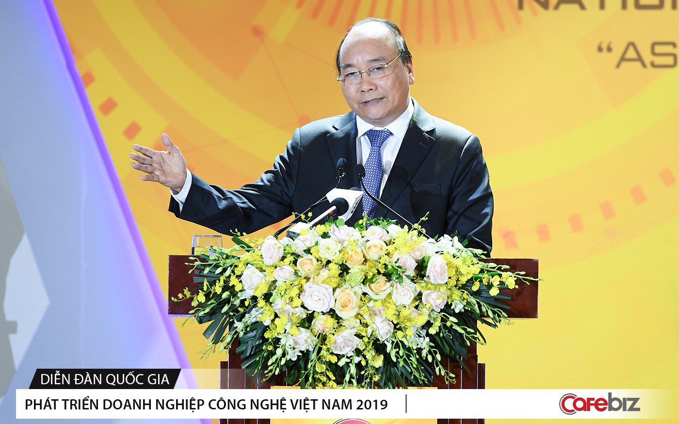 Thủ tướng Nguyễn Xuân Phúc: Thời gian không chờ đợi, cơ hội không tự đến, đã 30 năm lắp ráp gia công, nay đến lúc Việt Nam chuyển sang sáng tạo sản phẩm và công nghệ Việt