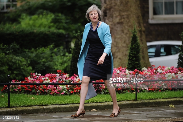 Bà Theresa May có gu thời trang sang trọng và tinh tế.