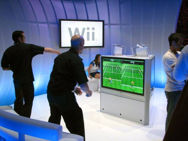 
Hệ máy chơi game Wii mới lạ đã giúp Nintendo gặt hái nhiều thành công.

