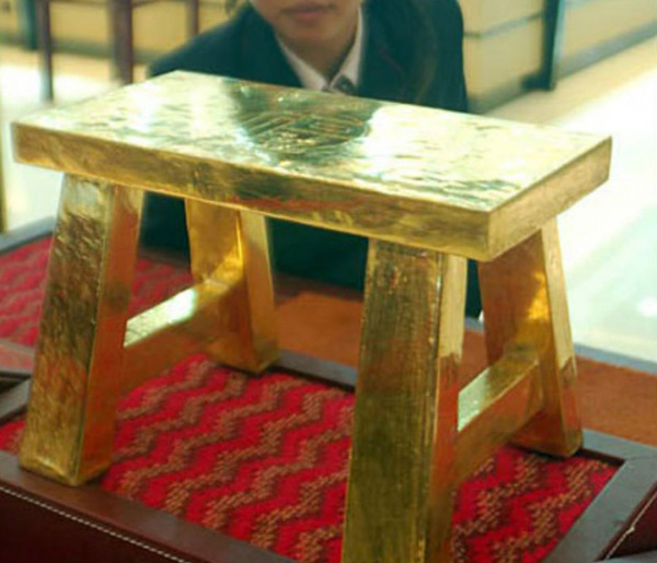 
Chiếc ghế bằng vàng có giá  hàng chục tỷ đồng
