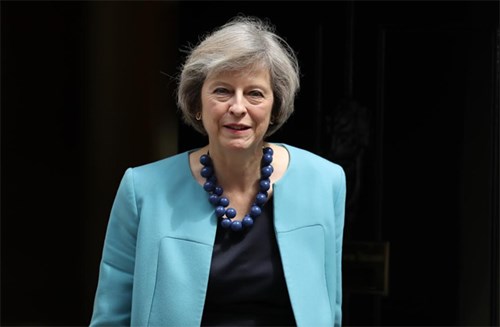 Bà Theresa May có quyết định “gây sốc” khi hoãn việc ký hợp đồng xây dựng nhà máy hạt nhân với phần vốn từ Trung Quốc. Nguồn: Financial Times