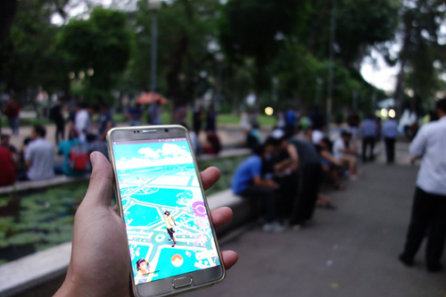 
Pokémon Go được phát triển trên smartphone tương tác với bản đồ ngoài đời thực.
