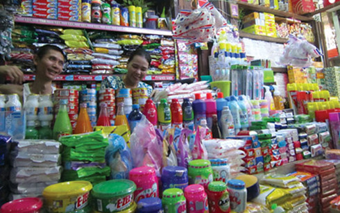 Hàng tiêu dùng nhanh ở VN chủ yếu được phân phối qua cửa hàng bán lẻ truyền thống (ảnh minh họa: KT)