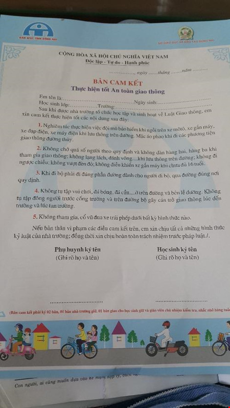 Văn bản cam kết mà tất cả học sinh đều phải ký tên, kể cả học sinh lớp 1. Ảnh: TIẾN DŨNG