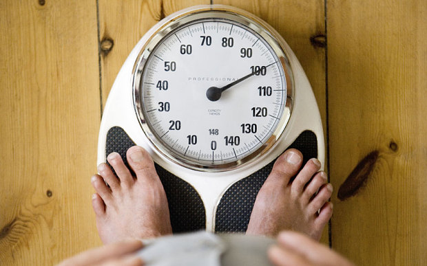 
Các nhà nghiên cứu đã đo lường chỉ số khối cơ thể (BMI) – một cách phổ biến để xác định một người có thừa cân hay không, và tỉ lệ mỡ trong cơ thể rồi so sánh các chỉ số này với những sự khác biệt về cấu trúc và chức năng não.

