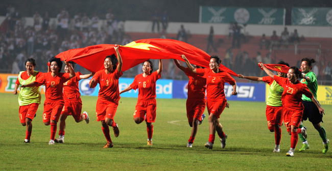 
Các cô gái bóng đá Việt Nam lúc nào cũng thế, chiến đấu bằng trái tim và nghị lực kiên cường...
