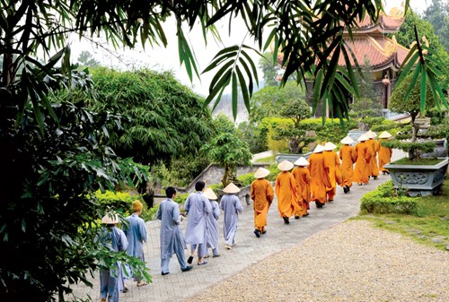 Các cư sĩ tập tu tại Thiền viện Trúc Lâm Tây Thiên (Tam Đảo, Vĩnh Phúc)