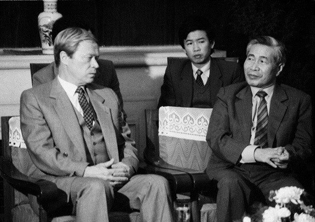 Nguyễn Cơ Thạch tiếp ông I.A. Rogachoc - Thứ trưởng Ngoại giao Liên Xô ngày 27/11/1988. Ảnh tư liệu