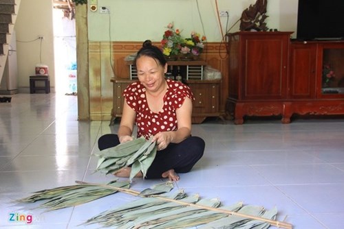 
Gia đình bà Triệu kiếm tiền tỷ mỗi năm nhờ lá tre.
