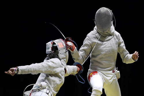 Lệ Dung (phải) gặp đối thủ quả mạnh ở lần đầu dự Olympic