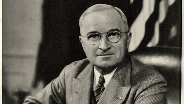 Tổng thống Truman khốn đốn vì các khoản nợ.