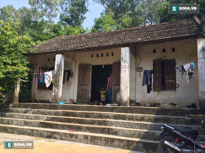 Ngôi nhà cấp 4 cũ kỹ của gia đình anh Trịnh Văn Trọng nhiều năm nay đã xuống cấp trầm trọng
