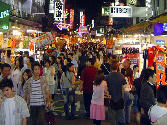 8. Chợ đêm Shilin, Taipei, Đài Loan: Đây là chợ đêm lớn nhất và nổi tiếng nhất thành phố Taipei với gần 600 gian hàng, thu hút một lượng lớn khách du lịch.