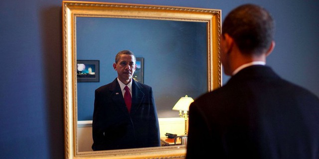 
Ông Obama trước khi ra sân khấu trong lễ nhậm chức Tổng thống.
