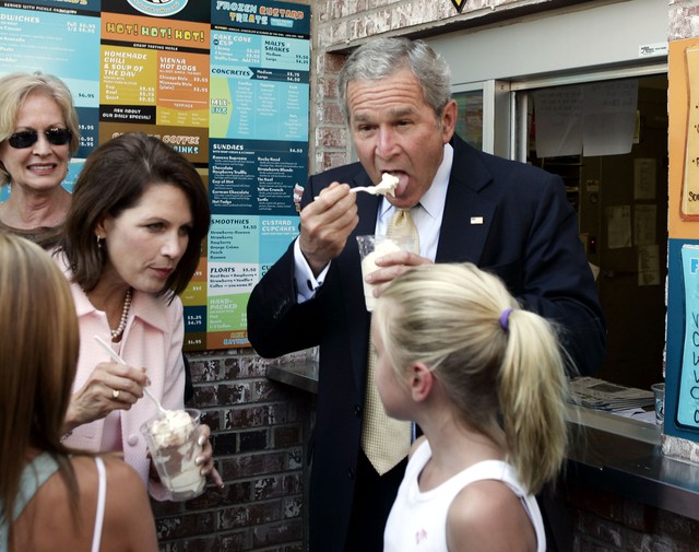 
Cựu Tổng thống Mỹ George Bush

