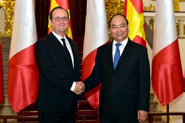 
Thủ tướng Chính phủ Nguyễn Xuân Phúc hội kiến Tổng thống Cộng hòa Pháp François Hollande. Ảnh: VGP.

