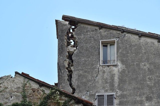 
Rất nhiều ngôi nhà cổ tại vùng này không chịu nổi thảm họa động đất

