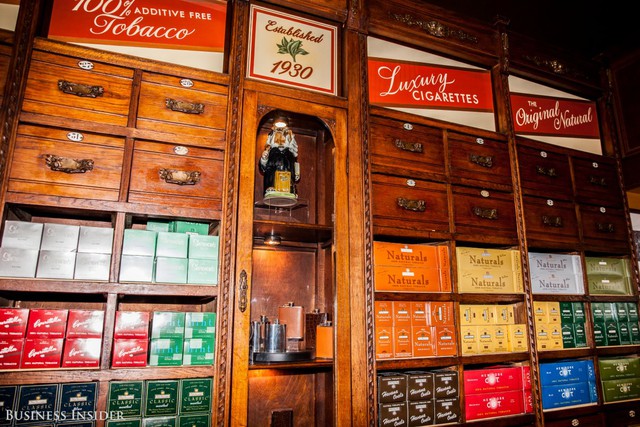 
Nat Sherman cũng tạo ra 23 loại thuốc lá, được bán ở các cửa hàng thuốc là và cửa hàng tiện dụng trên toàn nước Mỹ.
