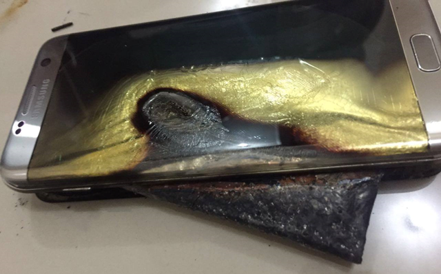 
Galaxy S7 edge mới đây cũng phát nổ...

