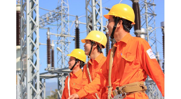 Việt Nam vay hơn 231 triệu USD để nâng công suất truyền tải điện cho người dân miền Nam