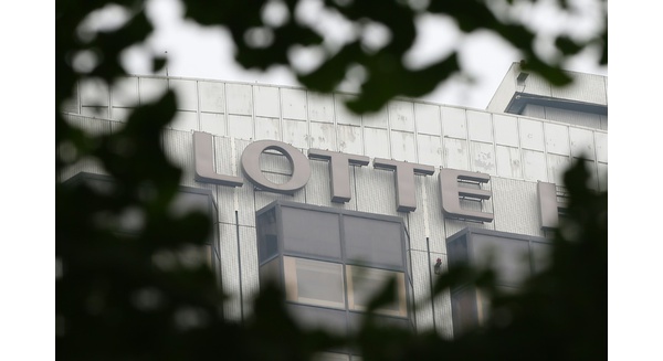 Chuyện gì đang xảy ra với Lotte vậy: Phó Chủ tịch tự sát, con gái nhà sáng lập ngồi tù, trụ sở bị lục soát điều tra