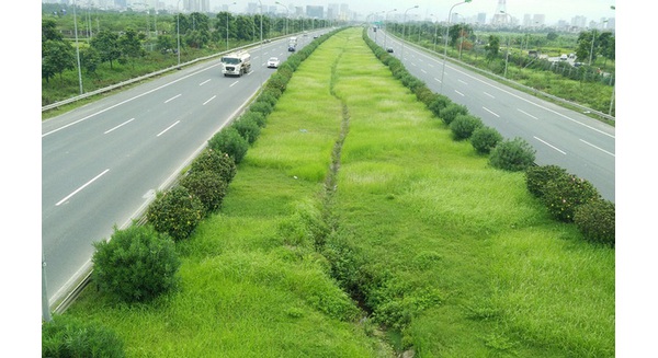 53 tỷ đồng tiền cắt cỏ 24km tr&#234;n đại lộ Thăng Long được chi như thế n&#224;o?