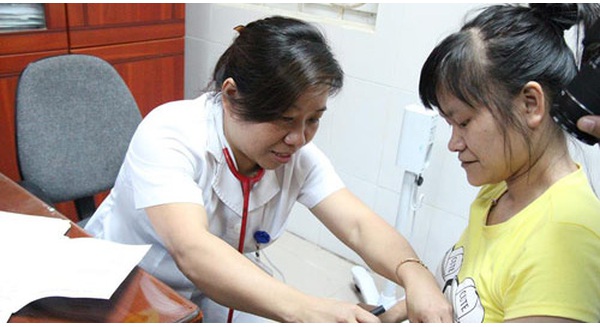 Cảnh báo tình trạng phụ huynh học cách chữa bệnh theo 'bác sĩ Google'