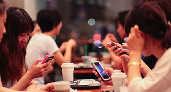 Trong khi người lớn Việt chăm chỉ lướt facebook, thì bố mẹ Do Thái dạy con biết quý thời gian thế này đây
