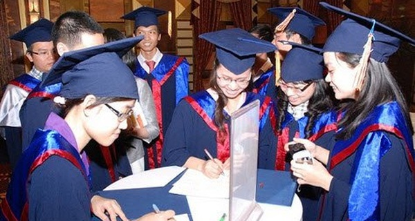 “Mợ không có tài nên mới phải làm quan”