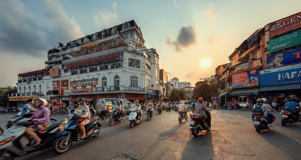 Gần nửa triệu đồng một chỗ ngồi đón giao thừa ở Hồ Gươm