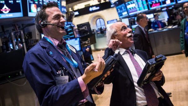 Ảnh chế hài hước của những cư dân mạng Mỹ háo hức chờ đón Dow Jones chạm mức 20.000 điểm "thần thánh"